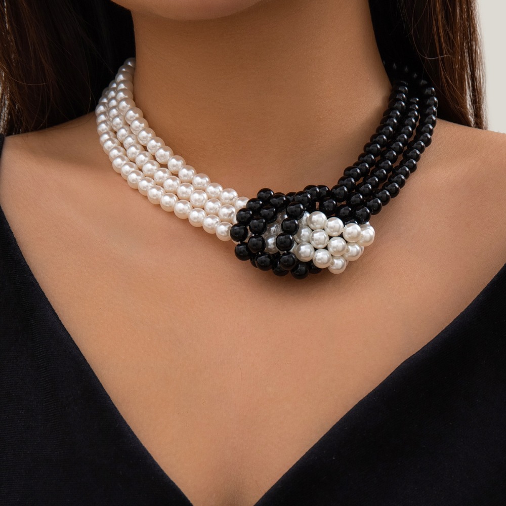 Pearl Choker Necklace Vintage - قلادة عصرية بتصميم عتيق باللونين الأسود