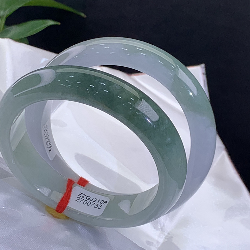 سوار من اليشم الميانماري للنسا - مراجعة Bracelets وسعره